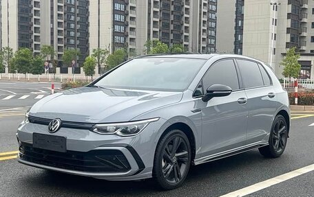 Volkswagen Golf VIII, 2022 год, 1 690 000 рублей, 2 фотография