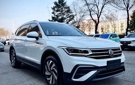 Volkswagen Tiguan II, 2022 год, 2 790 000 рублей, 1 фотография