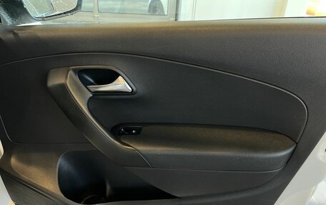 Volkswagen Polo VI (EU Market), 2012 год, 690 000 рублей, 28 фотография