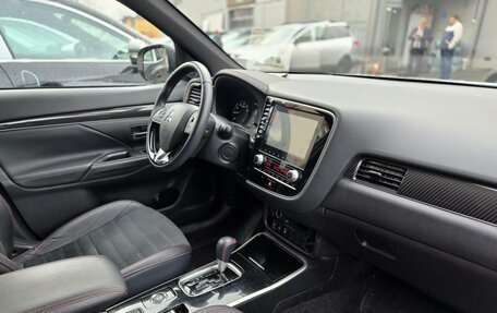 Mitsubishi Outlander III рестайлинг 3, 2022 год, 2 999 000 рублей, 9 фотография