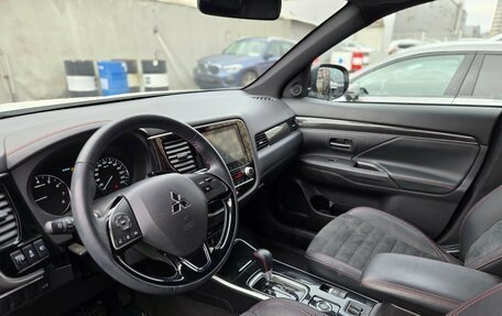 Mitsubishi Outlander III рестайлинг 3, 2022 год, 2 999 000 рублей, 7 фотография