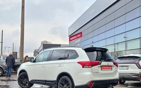 Mitsubishi Outlander III рестайлинг 3, 2022 год, 2 999 000 рублей, 4 фотография