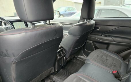 Mitsubishi Outlander III рестайлинг 3, 2022 год, 2 999 000 рублей, 10 фотография