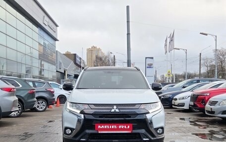 Mitsubishi Outlander III рестайлинг 3, 2022 год, 2 999 000 рублей, 2 фотография