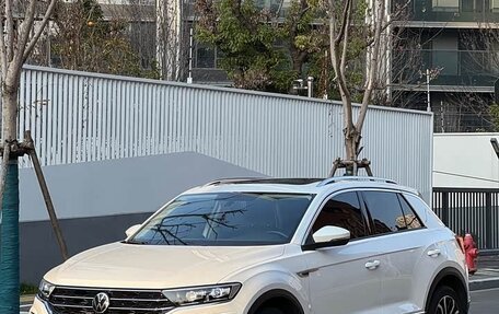 Volkswagen T-Roc I, 2022 год, 1 630 000 рублей, 2 фотография