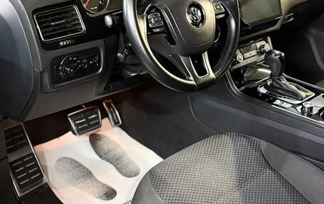 Volkswagen Touareg III, 2011 год, 1 980 000 рублей, 10 фотография