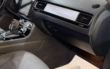 Volkswagen Touareg III, 2011 год, 1 980 000 рублей, 16 фотография