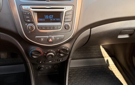 Hyundai Solaris II рестайлинг, 2015 год, 1 350 000 рублей, 11 фотография