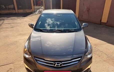 Hyundai Solaris II рестайлинг, 2015 год, 1 350 000 рублей, 2 фотография