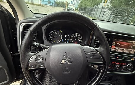 Mitsubishi Outlander III рестайлинг 3, 2018 год, 2 000 000 рублей, 13 фотография