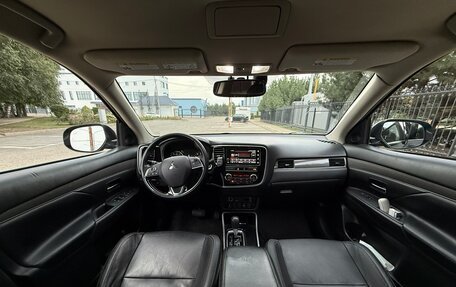 Mitsubishi Outlander III рестайлинг 3, 2018 год, 2 000 000 рублей, 14 фотография