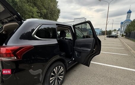 Mitsubishi Outlander III рестайлинг 3, 2018 год, 2 000 000 рублей, 8 фотография