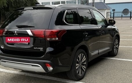 Mitsubishi Outlander III рестайлинг 3, 2018 год, 2 000 000 рублей, 5 фотография
