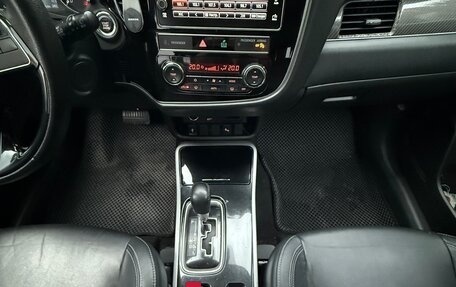 Mitsubishi Outlander III рестайлинг 3, 2018 год, 2 000 000 рублей, 11 фотография