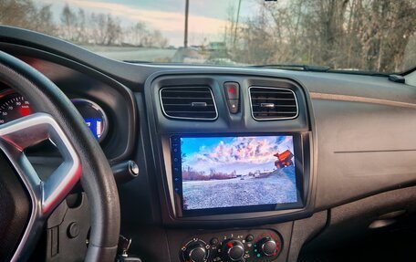 Renault Logan II, 2018 год, 650 000 рублей, 7 фотография