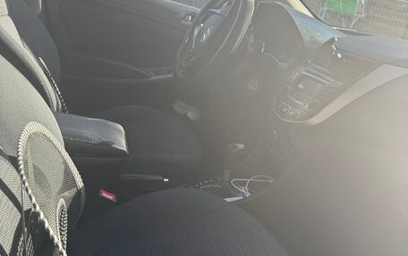 Hyundai Solaris II рестайлинг, 2015 год, 750 000 рублей, 2 фотография