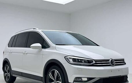 Volkswagen Touran III, 2023 год, 1 515 002 рублей, 2 фотография