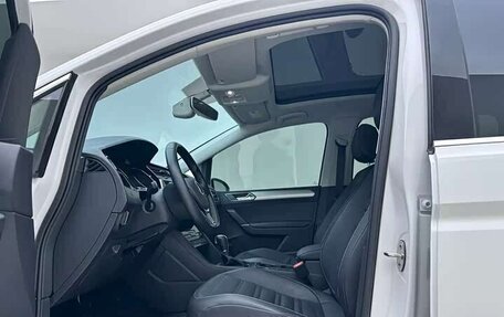 Volkswagen Touran III, 2023 год, 1 515 002 рублей, 14 фотография