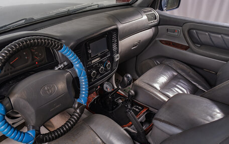 Toyota Land Cruiser 100 рестайлинг 2, 2002 год, 2 499 000 рублей, 9 фотография