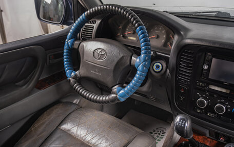 Toyota Land Cruiser 100 рестайлинг 2, 2002 год, 2 499 000 рублей, 10 фотография
