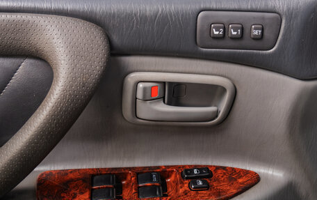 Toyota Land Cruiser 100 рестайлинг 2, 2002 год, 2 499 000 рублей, 8 фотография