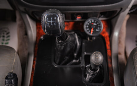 Toyota Land Cruiser 100 рестайлинг 2, 2002 год, 2 499 000 рублей, 15 фотография