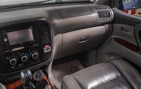 Toyota Land Cruiser 100 рестайлинг 2, 2002 год, 2 499 000 рублей, 12 фотография