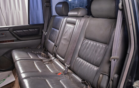 Toyota Land Cruiser 100 рестайлинг 2, 2002 год, 2 499 000 рублей, 17 фотография