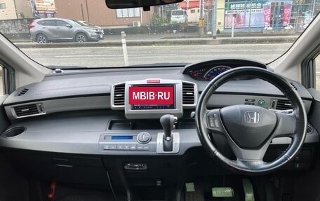 Honda Freed I, 2014 год, 902 000 рублей, 2 фотография