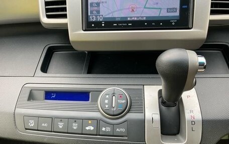 Honda Freed I, 2014 год, 902 000 рублей, 16 фотография