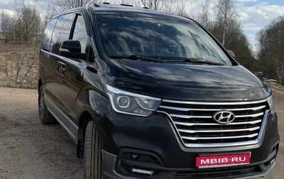 Hyundai Grand Starex Grand Starex I рестайлинг 2, 2018 год, 3 335 000 рублей, 1 фотография