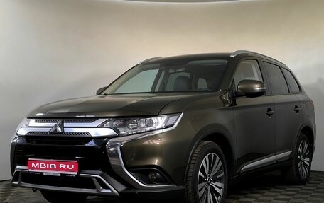 Mitsubishi Outlander III рестайлинг 3, 2019 год, 2 690 000 рублей, 1 фотография