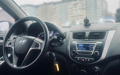 Hyundai Solaris II рестайлинг, 2015 год, 869 000 рублей, 13 фотография