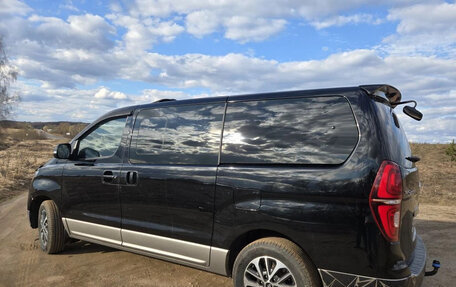 Hyundai Grand Starex Grand Starex I рестайлинг 2, 2018 год, 3 335 000 рублей, 4 фотография