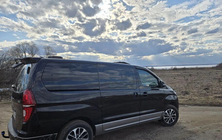 Hyundai Grand Starex Grand Starex I рестайлинг 2, 2018 год, 3 335 000 рублей, 3 фотография