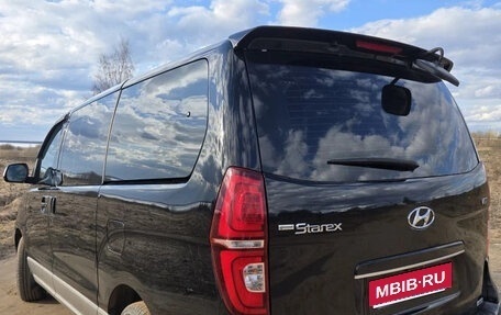 Hyundai Grand Starex Grand Starex I рестайлинг 2, 2018 год, 3 335 000 рублей, 5 фотография