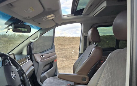 Hyundai Grand Starex Grand Starex I рестайлинг 2, 2018 год, 3 335 000 рублей, 10 фотография