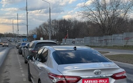 Toyota Camry, 2022 год, 3 500 000 рублей, 5 фотография