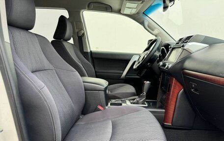 Toyota Land Cruiser Prado 150 рестайлинг 2, 2015 год, 4 100 000 рублей, 10 фотография