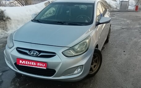 Hyundai Solaris II рестайлинг, 2012 год, 540 000 рублей, 2 фотография