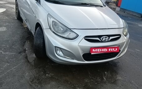Hyundai Solaris II рестайлинг, 2012 год, 540 000 рублей, 3 фотография