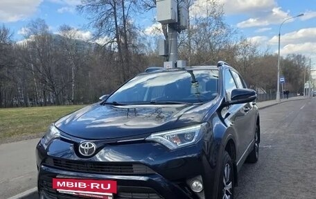 Toyota RAV4, 2018 год, 2 600 000 рублей, 2 фотография