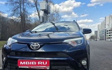 Toyota RAV4, 2018 год, 2 600 000 рублей, 13 фотография