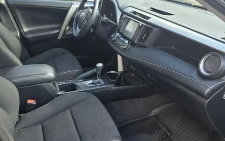 Toyota RAV4, 2018 год, 2 600 000 рублей, 19 фотография