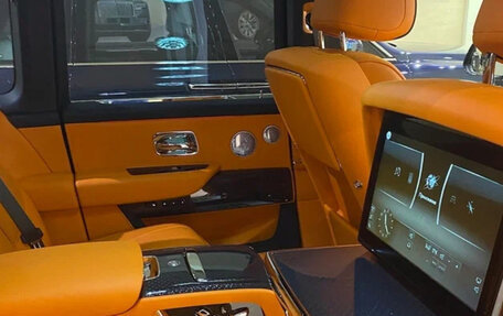 Rolls-Royce Cullinan, 2022 год, 44 990 000 рублей, 3 фотография