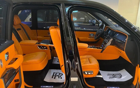 Rolls-Royce Cullinan, 2022 год, 44 990 000 рублей, 4 фотография