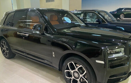 Rolls-Royce Cullinan, 2022 год, 44 990 000 рублей, 5 фотография