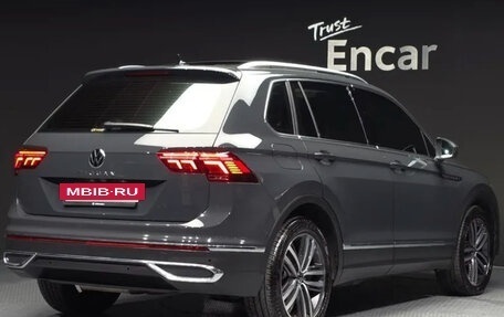 Volkswagen Tiguan II, 2022 год, 3 150 000 рублей, 2 фотография