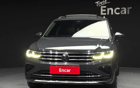 Volkswagen Tiguan II, 2022 год, 3 150 000 рублей, 3 фотография