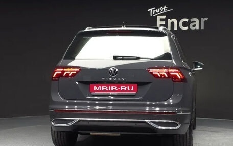 Volkswagen Tiguan II, 2022 год, 3 150 000 рублей, 4 фотография